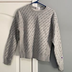 Champion reverse weave crew neck sweatshirt.